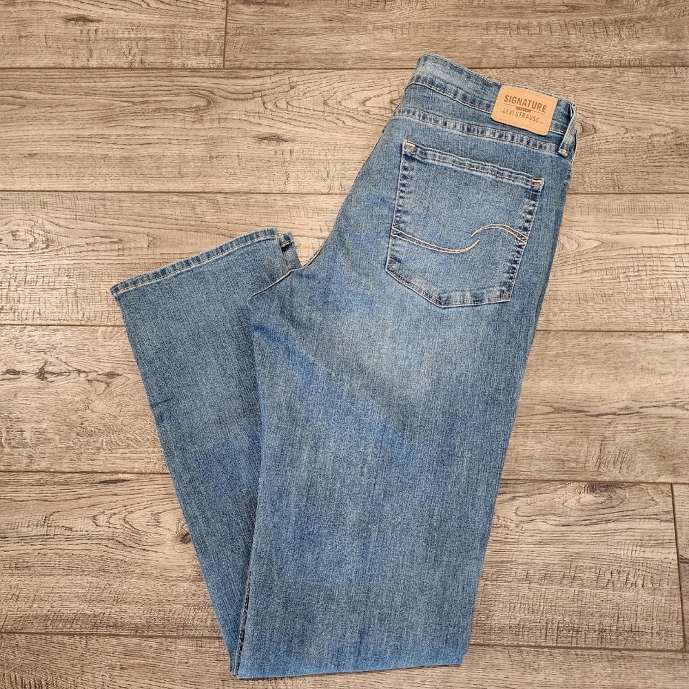 Signature Levi Strauss Women Denim Jean Light Blue Wash W32 L34 Shaping Straight